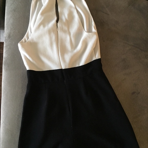 Sexy perfect black & white halter top romper - Picture 3 of 6